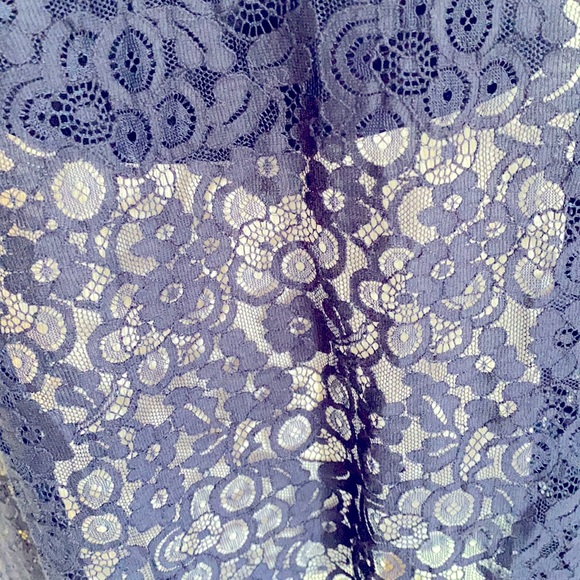 Cute BCBG cami with lace overlay - Picture 3 of 5